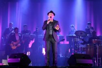 Deutscher Jazzmusikers Roger Cicero gastiert auf seiner "Was immer auch kommt"-Tour in der Mitsubishi Electric Halle Düsseldorf (&copy; Thomas Brill)
