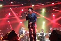 Deutscher Jazzmusikers Roger Cicero gastiert auf seiner "Was immer auch kommt"-Tour in der Mitsubishi Electric Halle Düsseldorf (&copy; Thomas Brill)