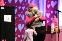 Deutsche Komikerin Ilka Bessin gastierte als Cindy aus Marzahn auf ihrer "Pink is bjutiful!"-Tour in der Lanxess-Arena Köln (© Thomas Brill)