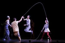Französische Zirkus Cirque du Soleil gastiert mit seinem Programm "Quidam" in der Lanxess-Arena Köln (© Thomas Brill)