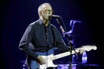 Englische Blues-Sänger und Gitarrist Eric Clapton gastiert auf seiner "I Still Do"-Tour in der Lanxess Arena Köln  (&copy; Thomas Brill)