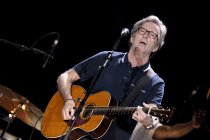 Englische Blues-Sänger und Gitarrist Eric Clapton gastiert auf seiner "Old Sock"-Tour in der Arena Oberhausen (© Thomas Brill)