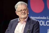 Britische Historiker Sir Christopher Clark und der deutsche Journalist Joachim Frank diskutieren über über Clarks Werk "Frühling der Revolution" im Rahmen der lit.Cologne Spezial im Klaus-von-Bismarck-Saal im Funkhaus Köln (© Thomas Brill)