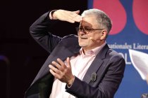 Britische Historiker Sir Christopher Clark und der deutsche Journalist Joachim Frank diskutieren über über Clarks Werk "Frühling der Revolution" im Rahmen der lit.Cologne Spezial im Klaus-von-Bismarck-Saal im Funkhaus Köln (© Thomas Brill)