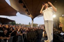 Deutscher Sänger Thomas Hübner alias Clueso gastierte auf seiner "Sommer"-Tour Open Air am Tanzbrunnen Köln (&copy; Thomas Brill)