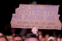 Deutscher Sänger Thomas Hübner alias Clueso gastierte auf seiner "Deja-Vu"-Tour in der Lanxess-Arena Köln (&copy; Thomas Brill)