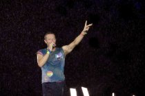 Britische Pop-Rock-Band Coldplay gastiert auf ihrer "Music Of The Speares"-Tour in der MERKUR SPIEL-ARENA Düsseldorf (© Thomas Brill)