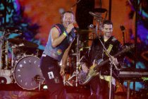 Britische Pop-Rock-Band Coldplay gastiert auf ihrer "Music Of The Speares"-Tour in der MERKUR SPIEL-ARENA Düsseldorf (© Thomas Brill)