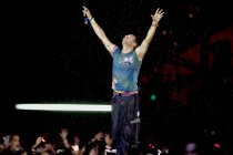 Britische Pop-Rock-Band Coldplay gastiert auf ihrer "Music Of The Speares"-Tour in der MERKUR SPIEL-ARENA Düsseldorf (© Thomas Brill)