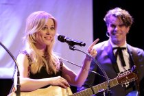 Niederländisches Gesangsduo The Common Linnets gastiert auf ihrer "The Common Linnets"-Tour im Bürgerhaus Stollwerck Köln (© Thomas Brill)