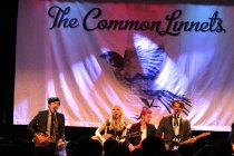 Niederländisches Gesangsduo The Common Linnets gastiert auf ihrer "The Common Linnets"-Tour im Bürgerhaus Stollwerck Köln (© Thomas Brill)