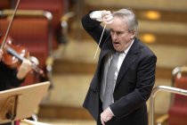 Amerikanische Dirigent James Conlon leitet das Gürzenich Orchester Köln in der Kölner Philharmonie (© Thomas Brill)