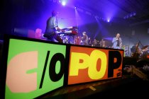 Deutsche Musikgruppe Crucchi Gang eröffnet im Rahmen ihrer "Fellini"-Tour das c/o pop Festival in den Satory Sälen Köln (© Thomas Brill)