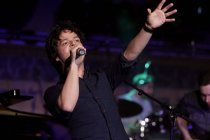 Englischer Jazz-Pianist und Sänger Jamie Cullum präsentiert sein neues Album „Momentum“ im Alten Wartesaal Köln (© Thomas Brill)
