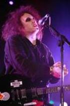 Britische New Wave-Band The Cure mit Sänger Robert Smith auf "4"-Tour in der Arena Oberhausen (© Thomas Brill)