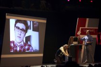 Ensemble spielt das Stück "Cyberangriff" bei der Stunksitzung 2017 im E-Werk Köln (© Thomas Brill)
