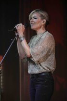 Britische Singer/Songwriterin "Dido" Florian Cloud de Bounevialle O'Malley Armstrong gastiert auf ihrer "Still on My Mind"-Tour in der Mitsubishi Electric Halle Düsseldorf (© Thomas Brill)