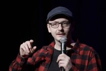 Deutsche Kabarettist Stefan Danziger gastiert mit der Köln-Premiere seines Programms "Was machen Sie eigentlich tagsüber?" im Senftöpfchen Theater Köln (© Thomas Brill)