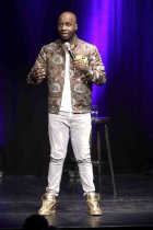 Deutsche Kabarettist Dave Davis gastiert mit seinem Programm "GENIAL VERRÜCKT! – Nichts reimt sich auf Mensch" im Gloria Theater Köln (© Thomas Brill)