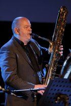 Deutscher Komponist und Musiker Dirk Raulf gastiert mit seinem Orchestra und Meret Becker auf seiner "60 Minuten. Flussabwärts"-Tour in der Kulturkirche Köln (© Thomas Brill)