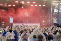 Deutsche Hip-Hop-Kinderlieder-Band "Deine Freunde" gastiert auf ihrer "Kindsköpfe im Park"-Tour Open Air am Tanzbrunnen Köln (© Thomas Brill)