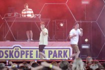 Deutsche Hip-Hop-Kinderlieder-Band "Deine Freunde" gastiert auf ihrer "Kindsköpfe im Park"-Tour Open Air am Tanzbrunnen Köln (© Thomas Brill)