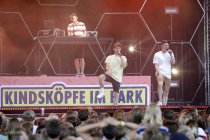 Deutsche Hip-Hop-Kinderlieder-Band "Deine Freunde" gastiert auf ihrer "Kindsköpfe im Park"-Tour Open Air am Tanzbrunnen Köln (© Thomas Brill)