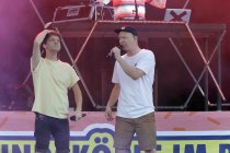 Deutsche Hip-Hop-Kinderlieder-Band "Deine Freunde" gastiert auf ihrer "Kindsköpfe im Park"-Tour Open Air am Tanzbrunnen Köln (© Thomas Brill)