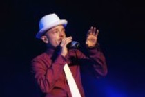 Deutscher Hip-Hop-, Reggae- und Funk-Interpret Jan Delay gastiert auf seiner "Wir Kinder vom Bahnhof Soul"-Tour in der Philipshalle Düsseldorf (&copy; Thomas Brill)