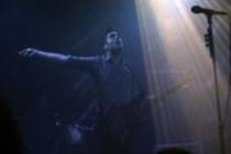 Englische Alternative Dance-Band Delphic gastiert auf ihrer "Acolyte"-Tour im Gebäude 9 Köln (© Thomas Brill)