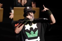 Afrodeutscher Rapper Samy Deluxe gastiert in Begleitung von Alexandra Prince, Melissa Audrey und dem Mikis Takeover! Ensemble auf seiner "Hochkultur"-Tour in der Kölner Philharmonie (&copy; Thomas Brill)