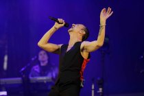 Britische Synthie Pop-Band Depeche Mode gastiert auf ihrer "Global Spirit"-Tour im RheinEnergie Stadion Köln (© Thomas Brill)