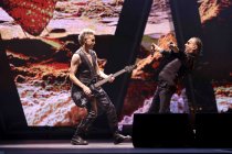 Britische Synthie Pop-Band Depeche Mode gastiert auf ihrer "Memento Mori"-Tour in der Lanxess-Arena Köln (&copy; Thomas Brill)