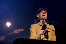 Deutsche Pop, Jazz und Chanson-Sängerin Anna Depenbusch gastiert auf ihrer "Das Alphabet der Anna Depenbusch"-Tour in der Kulturlirche Köln (© Thomas Brill)