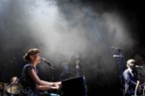 Deutsche Pop, Jazz und Chanson-Sängerin Anna Depenbusch gastiert auf ihrer "Die Mathematik der Anna Depenbusch"-Tour im Gloria Theater Köln (&copy; Thomas Brill)