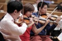 Deutz-Chor Köln unter der Leitung von Heinz Walter Florin in Begleitung des Beijing Symphony Orchestra gastiert mit dem Konzert "Peking – Köln: Der Klang zweier Städte" in der Philharmonie Köln (© Thomas Brill)