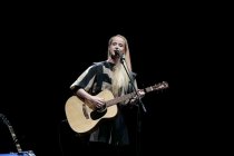 Dänische Popsängerin und Songwriterin Tina Dico gastiert auf ihrer "En håndfuld danske"-Tour im Gloria Theater Köln (&copy; Thomas Brill)