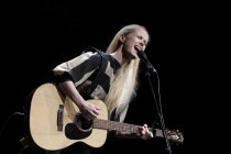 Dänische Popsängerin und Songwriterin Tina Dico gastiert auf ihrer "En håndfuld danske"-Tour im Gloria Theater Köln (&copy; Thomas Brill)