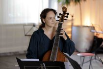 Das Gambistinnen-Duo Sofia Diniz und Heike Johanna Lindner gastieren im Rahmen des Festival für alte und neue Gambenmusik im Orangerie Theater Köln (&copy; Thomas Brill)