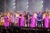 Divertissementchen "Zillche En Jefahr“, dem Gastspiel der Cäcilia Wolkenburg 2024 in der Oper im Staatenhaus Köln (© Thomas Brill)