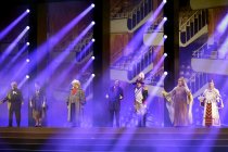 Divertissementchen "Zillche En Jefahr“, dem Gastspiel der Cäcilia Wolkenburg 2024 in der Oper im Staatenhaus Köln (© Thomas Brill)