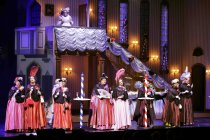Divertissementchen "Fastelovend Zesamme“, dem Gastspiel der Cäcilia Wolkenburg 2023 in der Oper im Staatenhaus Köln (&copy; Thomas Brill)
