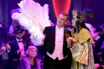 Divertissementchen "De Kölsche Fledermaus“, dem Gastspiel der Cäcilia Wolkenburg 2025 in der Oper im Staatenhaus Köln (&copy; Thomas Brill)