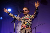 Britische Pop-Band The Divine Comedy mit Sänger Neil Hannon gastiert auf ihrer "Office Politics"-Tour in der Live Music Hall Köln (© Thomas Brill)