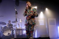 Britische Pop-Band The Divine Comedy mit Sänger Neil Hannon gastiert auf ihrer "Office Politics"-Tour in der Live Music Hall Köln (© Thomas Brill)