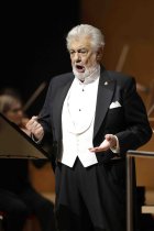 Spanischer Tenor Plácido Domingo und die uruguayische Sopranistin Maria Jose Siri gastieren in Begleitung der Nordwestdeutsche Philharmonie unter der Leitung des spanischen Dirigenten Jordi Bernàcer mit einer Opern-Gala in der Kölner Philharmonie (&copy; Thomas Brill)
