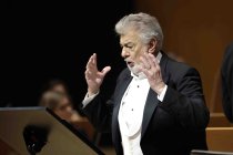 Spanischer Tenor Plácido Domingo und die uruguayische Sopranistin Maria Jose Siri gastieren in Begleitung der Nordwestdeutsche Philharmonie unter der Leitung des spanischen Dirigenten Jordi Bernàcer mit einer Opern-Gala in der Kölner Philharmonie (&copy; Thomas Brill)