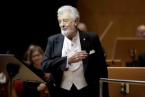 Spanischer Tenor Plácido Domingo und die uruguayische Sopranistin Maria Jose Siri gastieren in Begleitung der Nordwestdeutsche Philharmonie unter der Leitung des spanischen Dirigenten Jordi Bernàcer mit einer Opern-Gala in der Kölner Philharmonie (&copy; Thomas Brill)