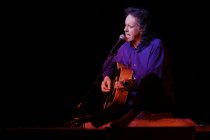 Britische Singer/Songwriter Donovan Phillips Leitch gastiert auf seiner "Retrospective 1965-2015"-Tour im Theater im Tanzbrunnen Köln (&copy; Thomas Brill)