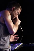Australischer Beatboxer und Live-looping-Künstler Dub FX gastiert in Begleitung des Rappers CADE auf seiner "A Crossworlds"-Tour in der Live Music Hall Köln (© Thomas Brill)